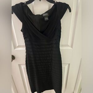 Adrianna Papell Black Cap-Sleeve, V Neck, Sheath Dress w/ Textured Bands, Size 4